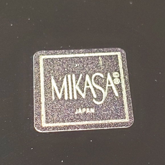 13" Mikasa Table Setting Chargers - Picture 3 of 4